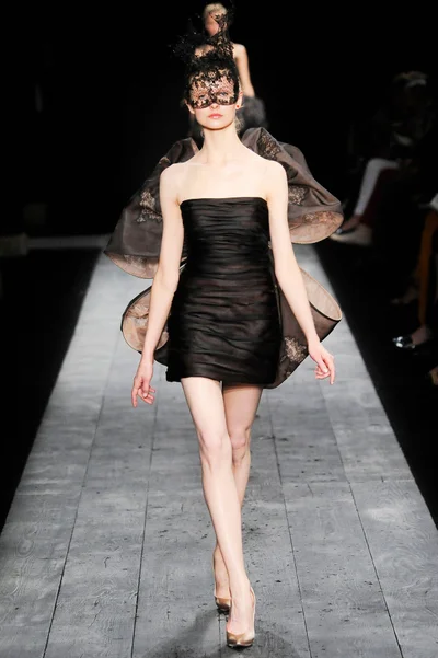 Look 27